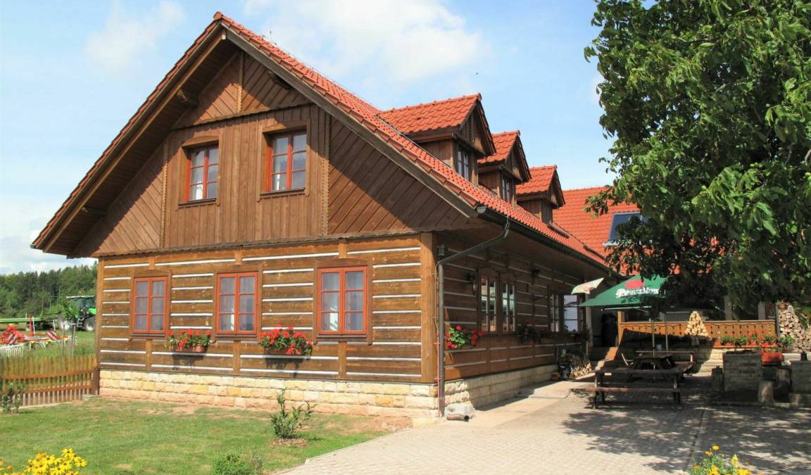 Uhlejov Villa | 330 m² Villa ∙ 7 bedrooms ∙ 24 guests