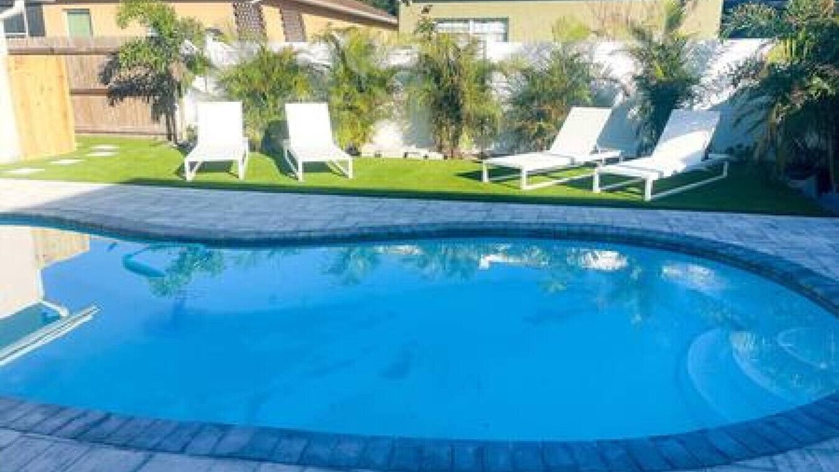 Tampa House | 3321 W Walnut Studio · Charming 1 BR W Pool - Walk to Raymond James!
