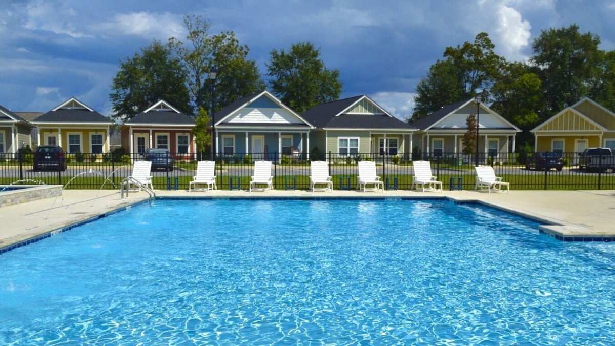Midland City Cottage | 336 Riverstone Way- Charming 2-bedroom cottage with Amazing Amenities!