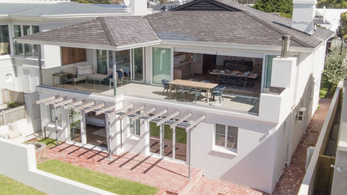Kwaaiwater Villa | 34 Mossel River 8 — Elegant Coastal Retreat |Ocean Views | Poolside Luxury