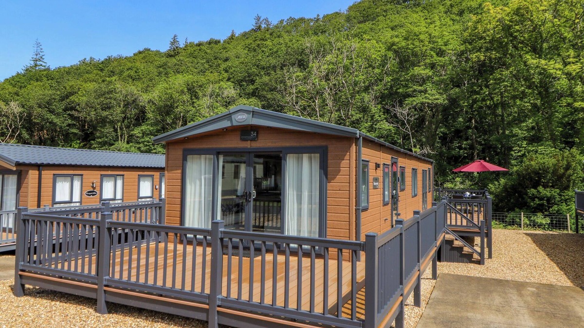 Llanarth Cottage | 34 THE BEAUMONT, pet friendly, with a garden in Llanarth
