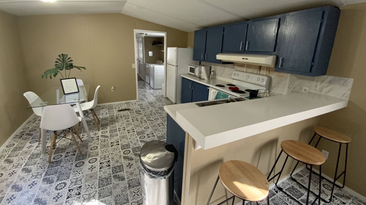 Picayune House | 35 mins to Nola, Casinos, Beaches. Sleeps 6 people.