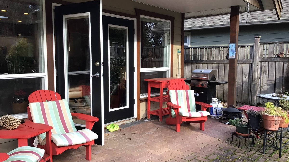Comox House | 35 minutes to Mt Washington's Alpine Lodge and minutes to multiple trails