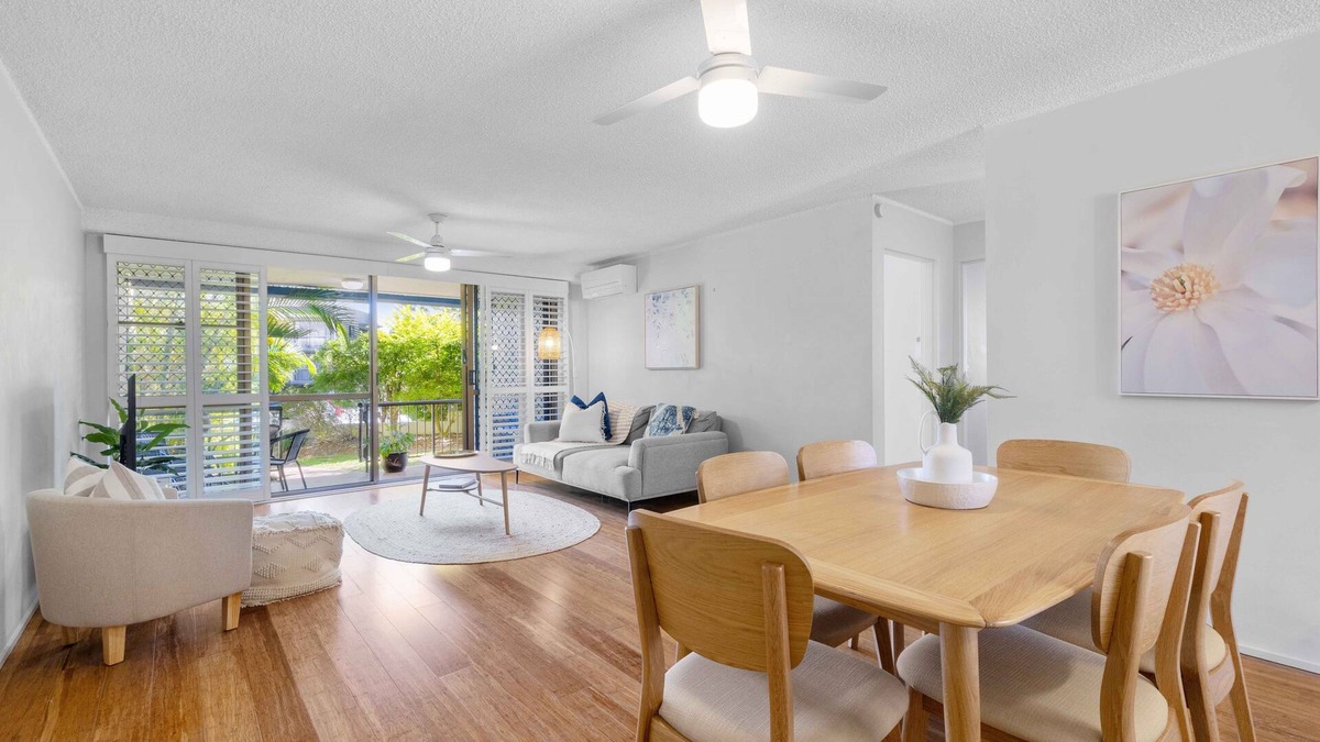 Moreton Bay Region Apartment | 350m from Kings Beach | 3 bedroom | 1 bathroom | A/C | communal swimming pool