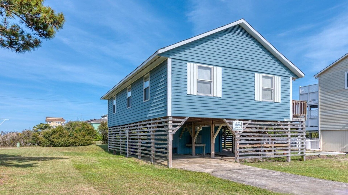 South Nags Head House | 352 - South Nags Head Rental - Spacious Rooms - Short Walk to the Beach!