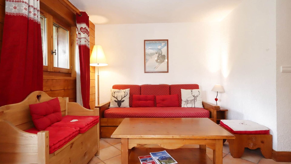 Les Houches Apartment | 35sqm apartment near ski slopes, pool, pets allowed