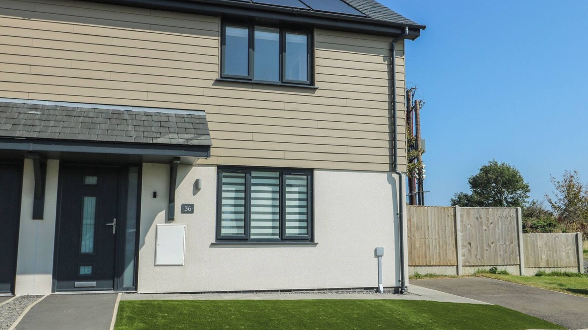 Brynteg Cottage | 36 PARC DELFRYN, pet friendly, character holiday cottage in Benllech