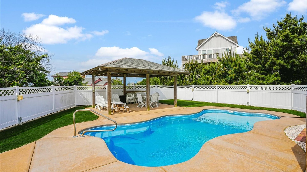Carolina Dunes House | 360 degree views of ocean and sound. Private Salt Water Heated pool with cabana, hot tub, gameroom!
