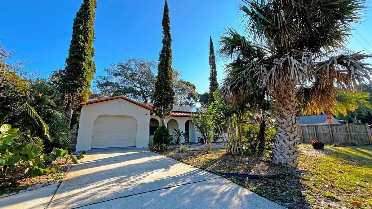 St. Augustine South House | 360 Shamrock Rd - Your Lucky Charm