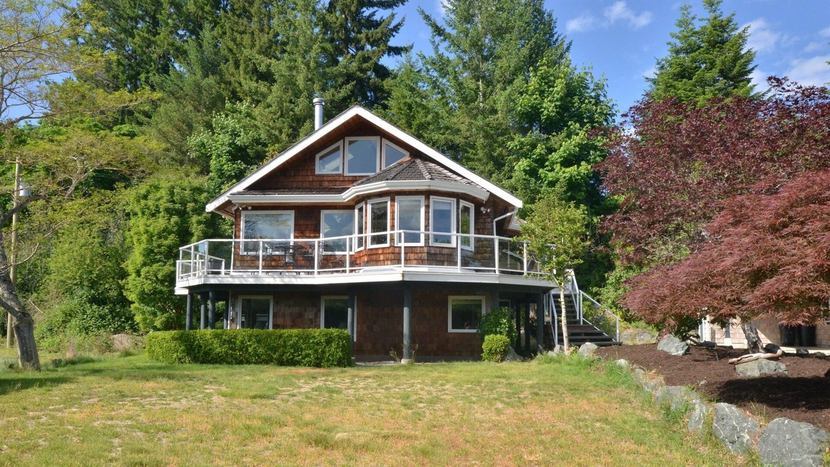 Fanny Bay House | 360 Wrap Around Deck w/ Mountain Sunset/Ocean View