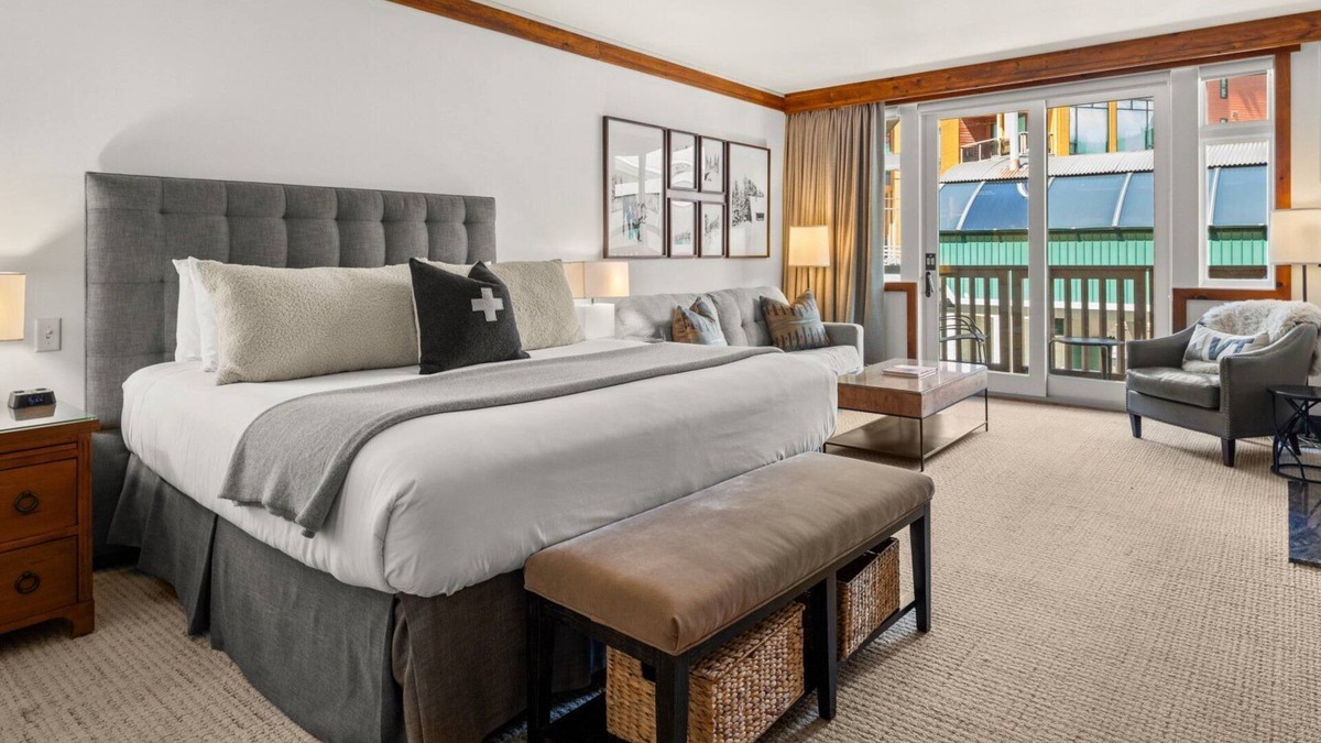 Stowe Village Historic District Cabin | #377 | Studio | First Tracks | 3rd floor Over Easy Gondola Views