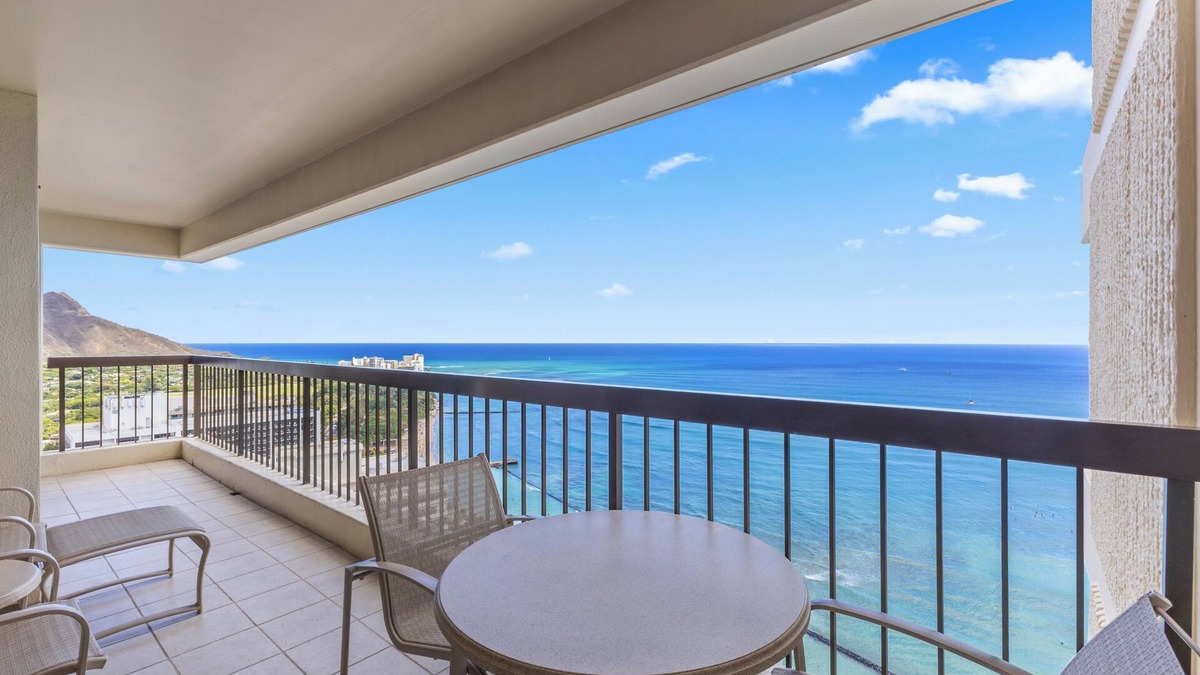 Waikiki Condo | 37th Fl Penthouse | King Bed | AC | Ocean View