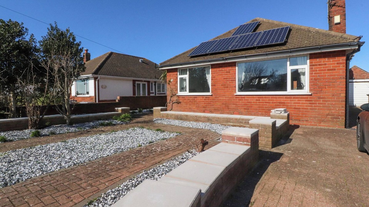 Lytham St. Anne's Cottage | 38 CLIVE AVENUE, family friendly, with a garden in Lytham St. Annes