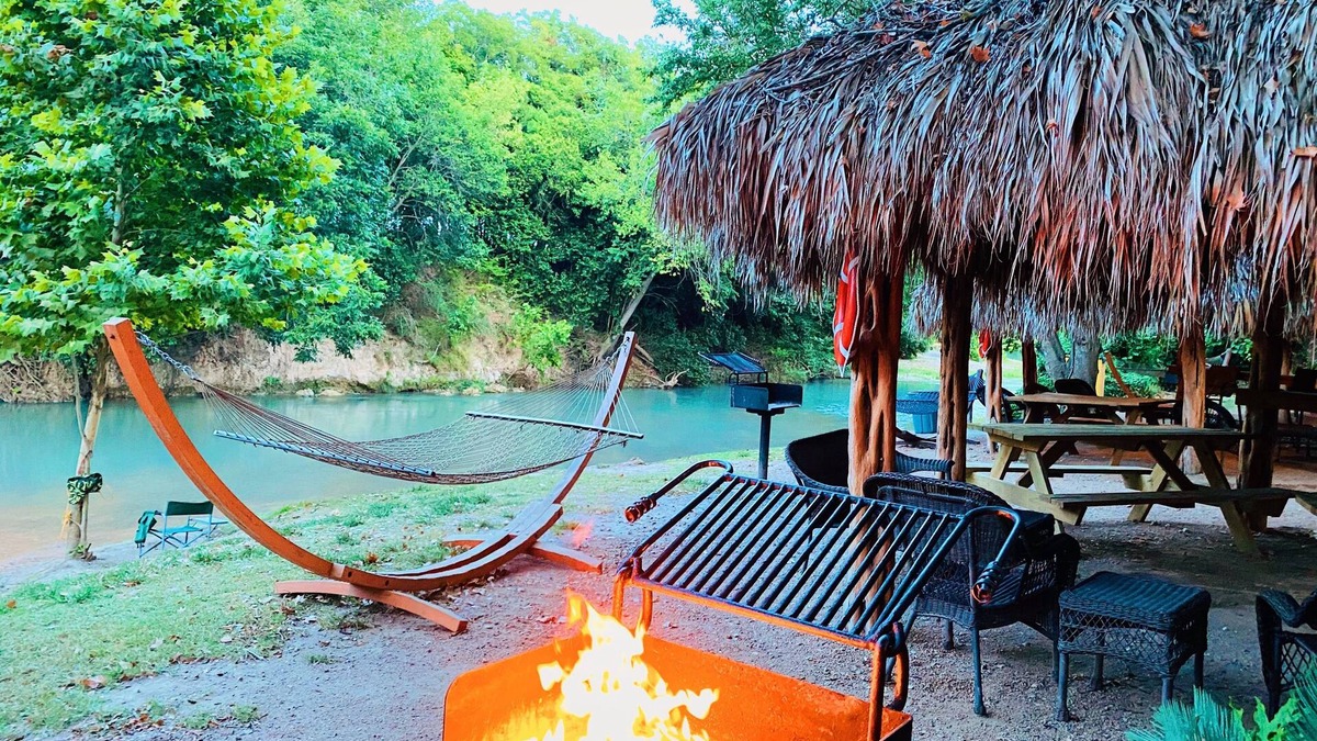 Prairie Lea Cabin | #38 Son's River Ranch - Glamping Cabin w/2 Queen Beds