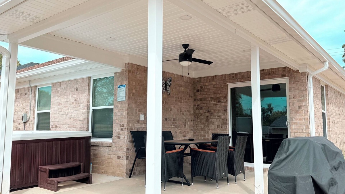 Jeffersonville - Clarksville House | 3801 Hamburg pike, New Home 2025, perfect for a family ,With hot tub,