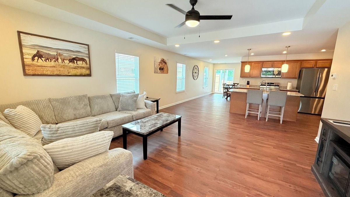 Jeffersonville - Clarksville House | 3803 Hamburg pike, New Home 2025, perfect for a family ,With hot tub,
