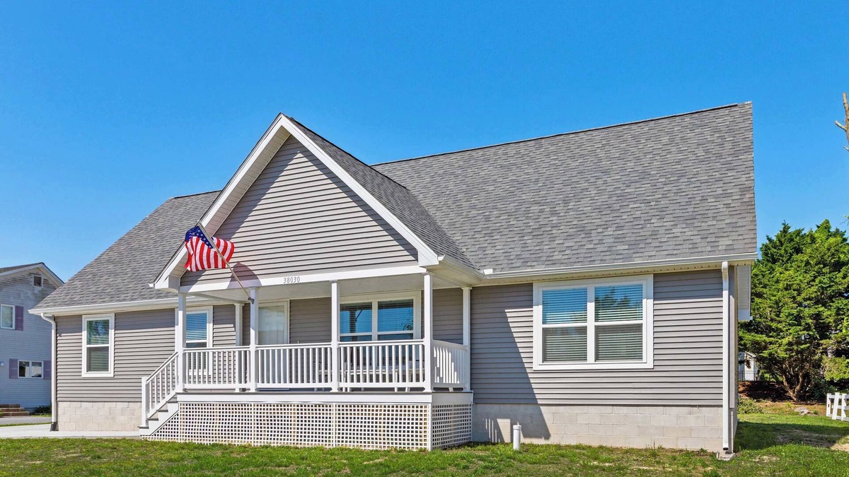 Keen-Wik On the Bay House | 38030 Keenwick Summar