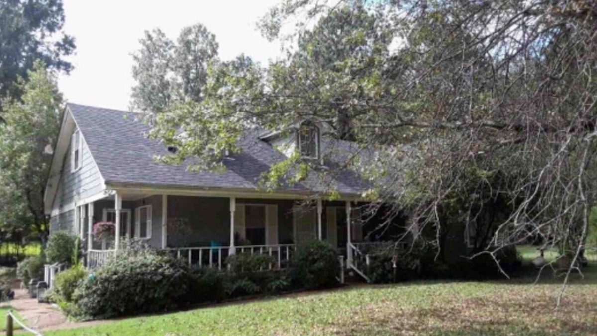 Walnut Grove House | 389 Picklleball courts