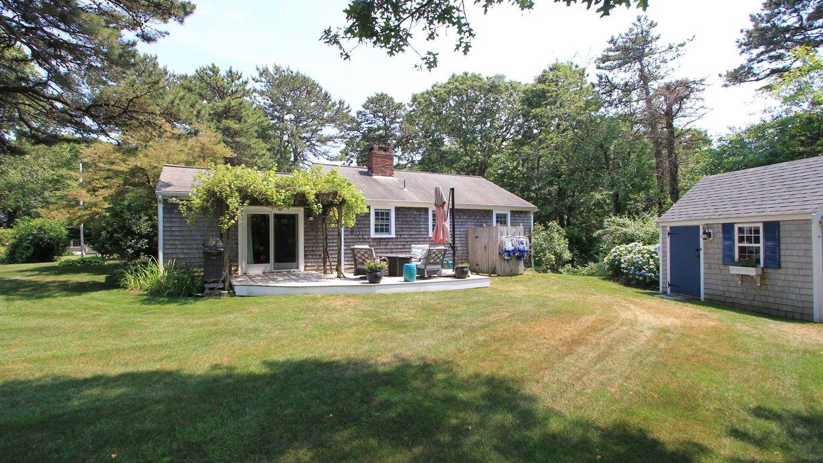 East Sandwich Cottage | 39 Wing Blvd W - Private beach access!