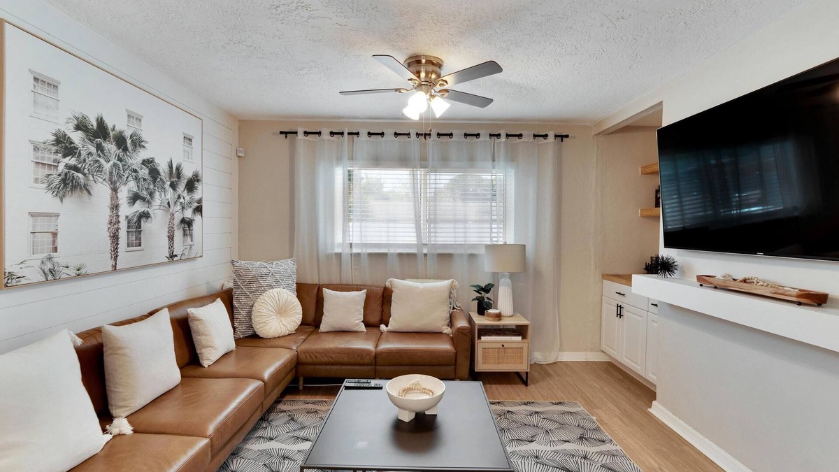 Sun Bay South House | 3908 W Tyson Ave Summ