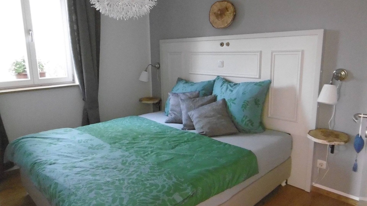 Regensburg Apartment | 39qm-große Ferienwohnung mit Blick in den Garten