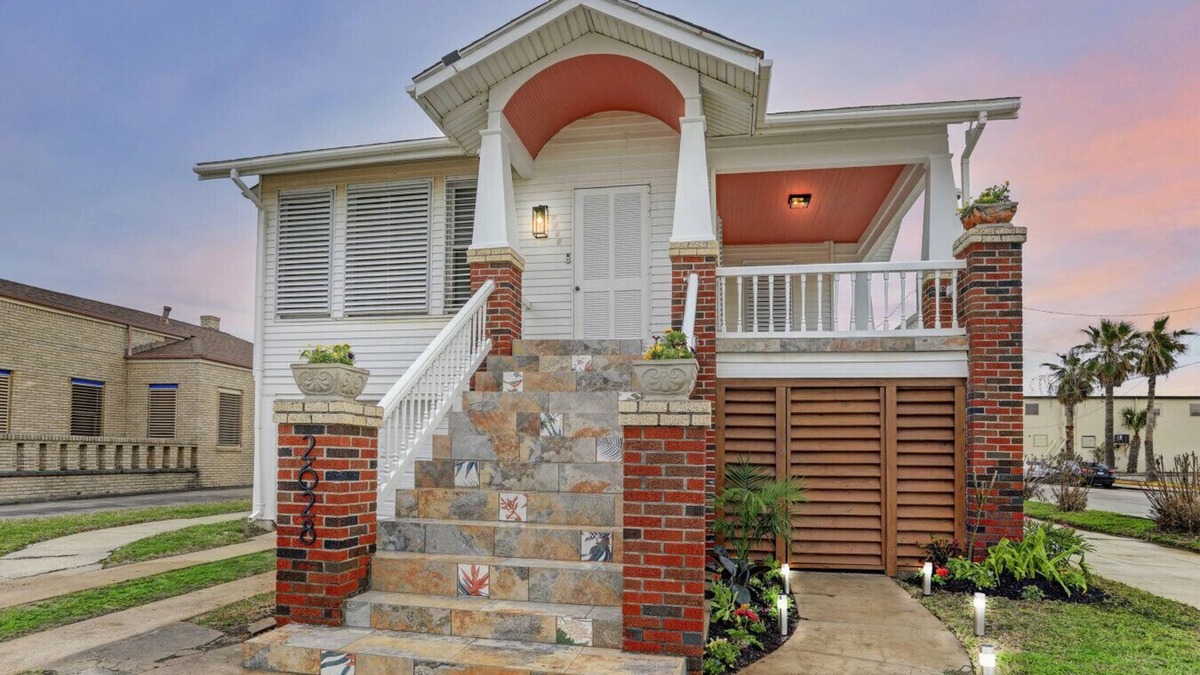 Galveston House | 39th St. Getaway At The Zen Den