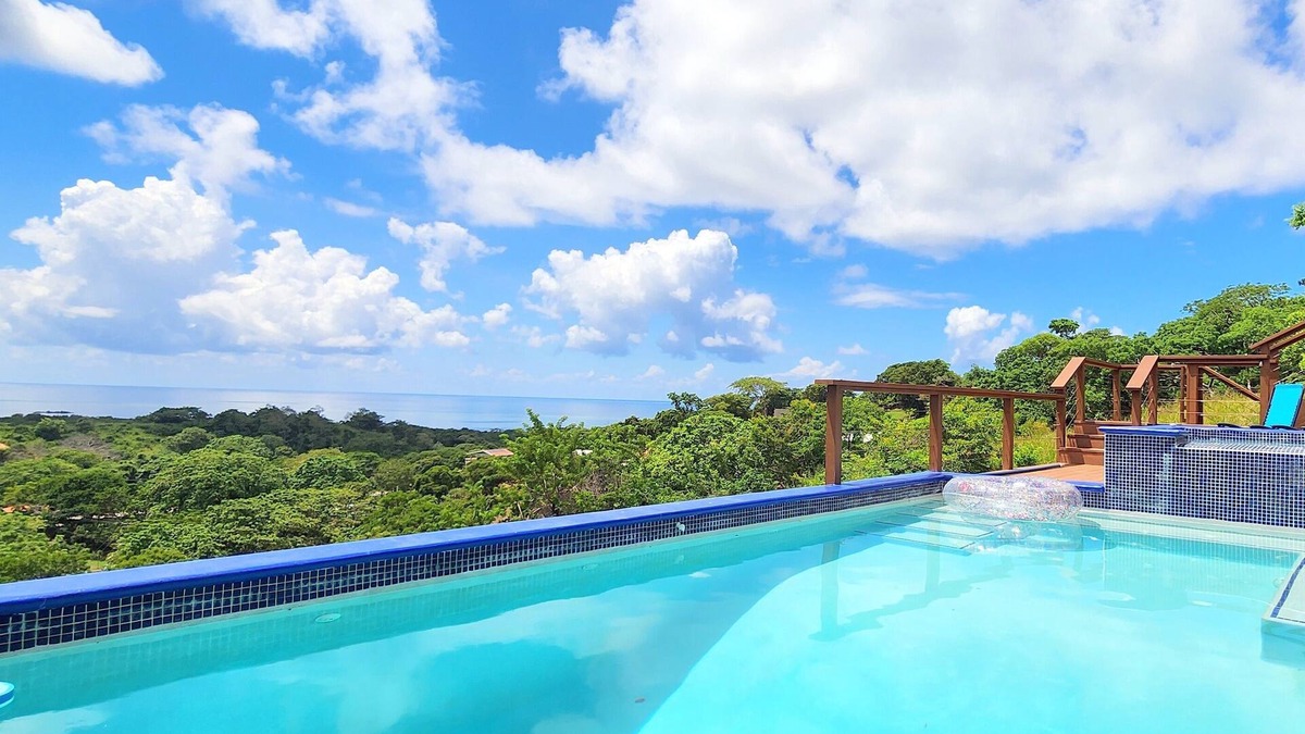 Diamond Rock House | 3bd 2 bth House. POOL! HOTTUB! Breathtaking Ocean Views! 2-min drive to beach!