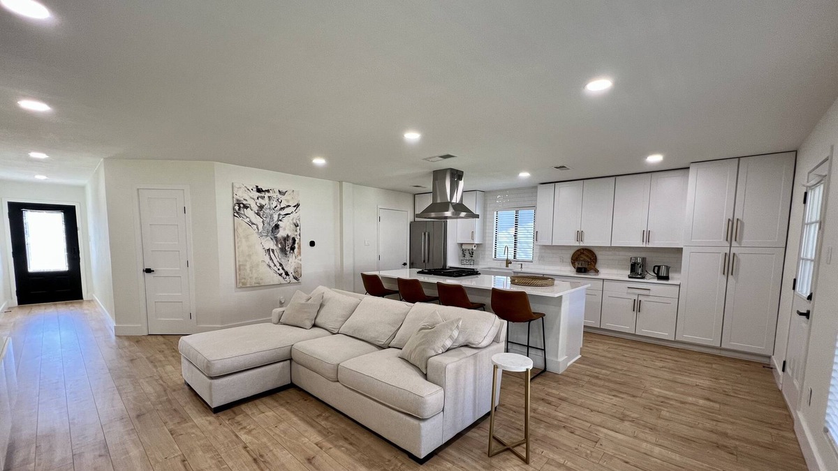 East Oak Hill House | 3BD\2BTH Home - 7PPL - 9MI to DT - EV Charger