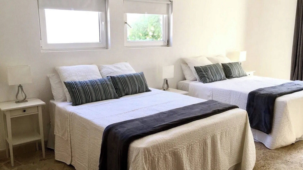 ProCab Apartment | 3BD/3BA beachfront condo with sea views, near shops/bars