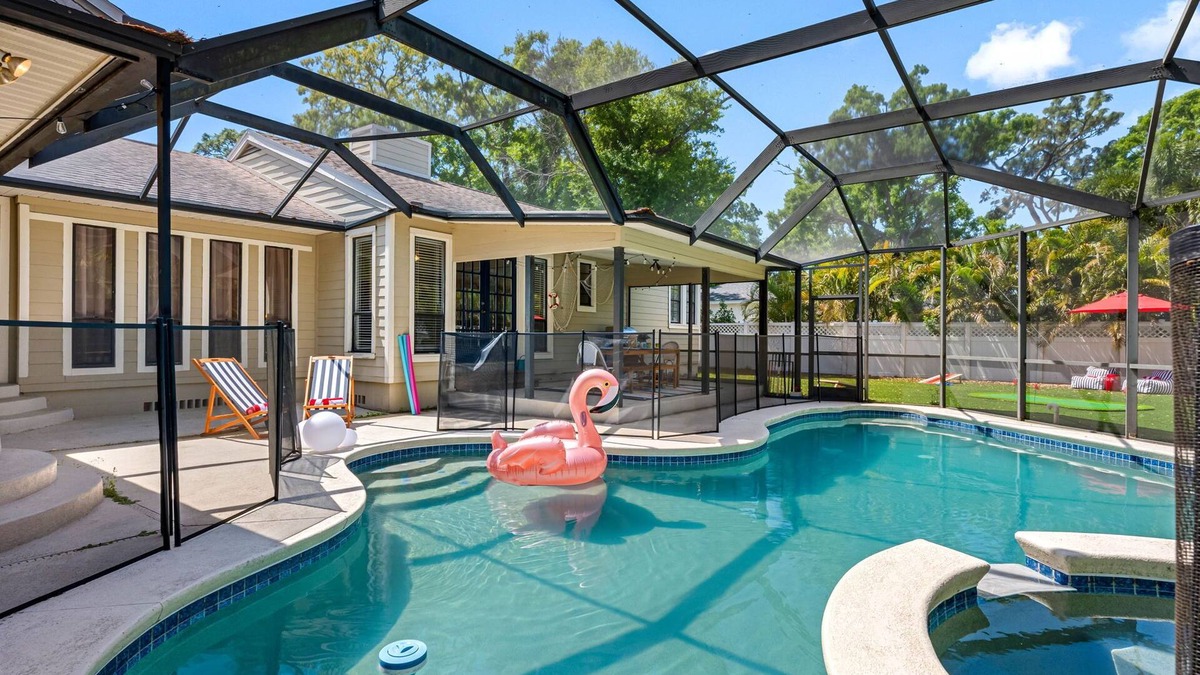 Virginia Park House | 3BD Coastal Getaway - Pool, Mini Golf & Billiards