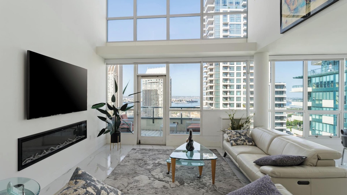 Downtown San Diego Condo | 3bd double story downtown Marina penthouse - near ComicCon!