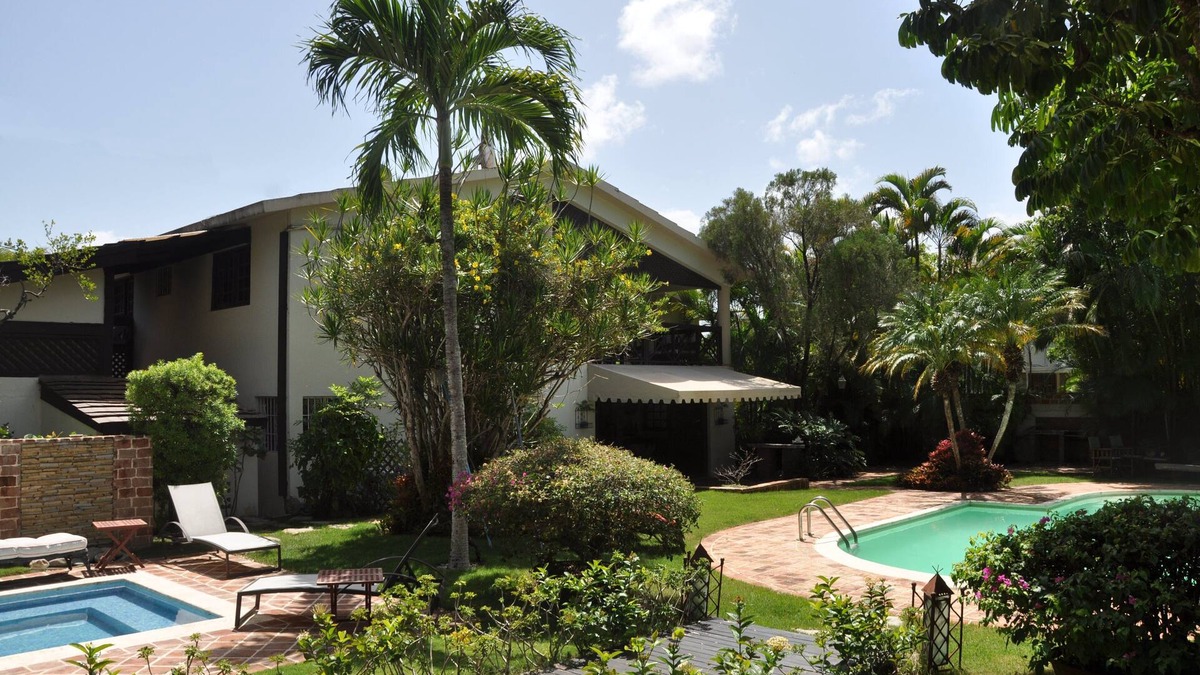 El Batey Villa | 3BD Downtown Villa With Private Pool And Garden, Jacuzzi, Guest-Friendly