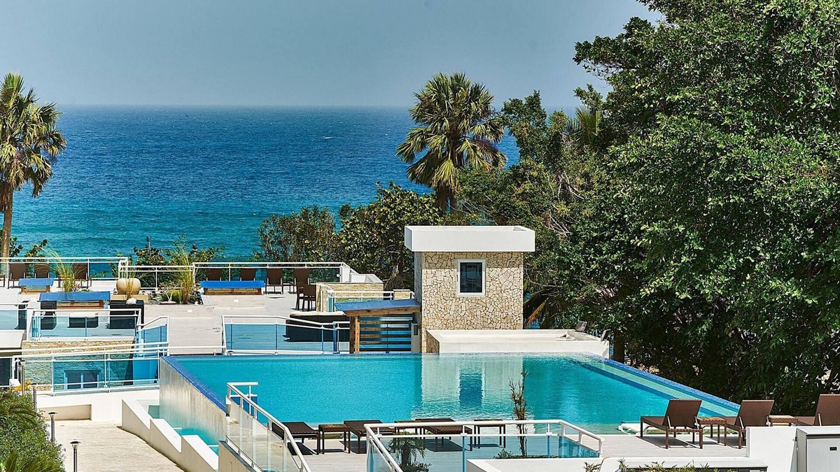 Sosua Apartment | 3BD top-floor family-friendly penthouse, large beachfront rooftop terrace&bar!