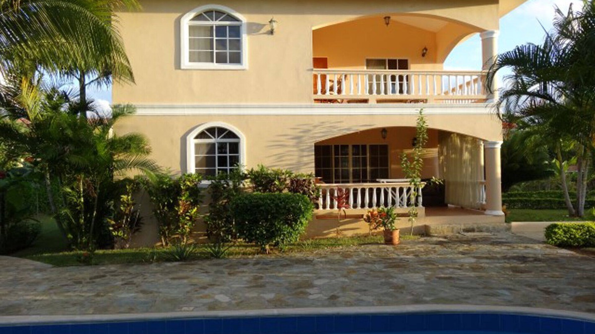El Batey Villa | 3BD villa with private pool, guest-friendly and walking distance to everything