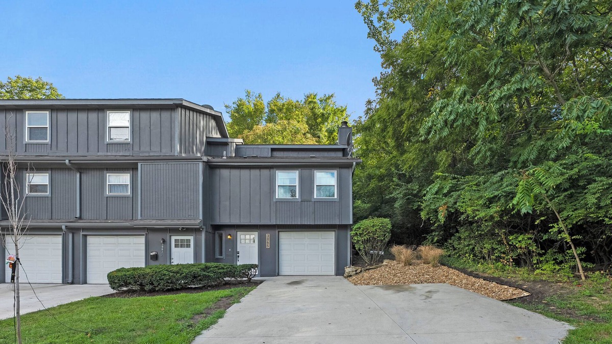 Shawnee Heights House | 3bdr/2ba, King Beds, Game Room, Laundry, Central Location
