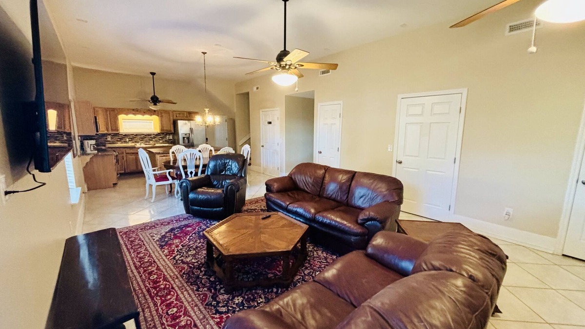 Lincoln House | “3bdrm Barn Apt” @ Sunset Pointe