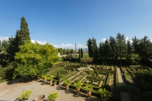 Oltrarno Apartment | 3bdrm luxury Apartment in Tuscan Villa,Private Estate, shared Swimmingpool