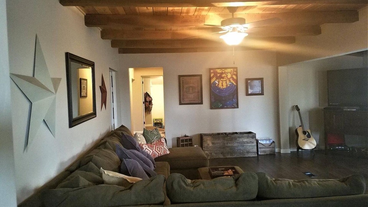 Pendleton House | 3bed 1bath with views of the city overlooking the event fairgrounds.