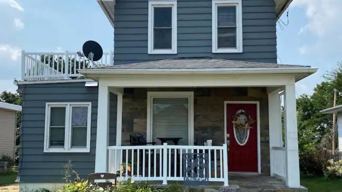 Dubuque House | 3bed 2bath nestled in cozy Grandview neighborhood (pet friendly!)