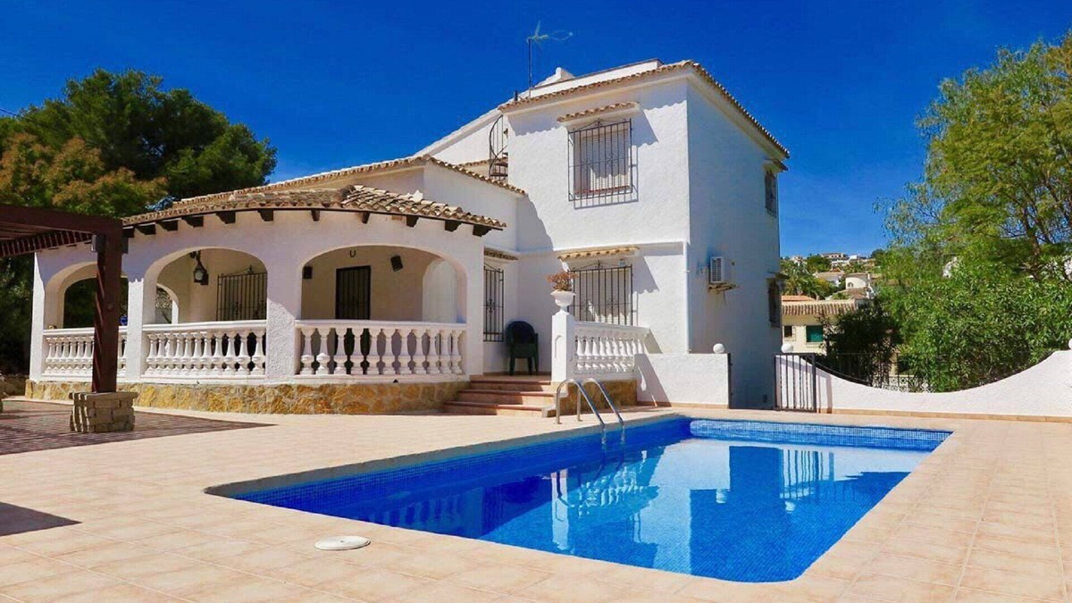 Moravit Villa | 3Bed, 2Bath villa within walking distance to beach, bars, shops and restaurants