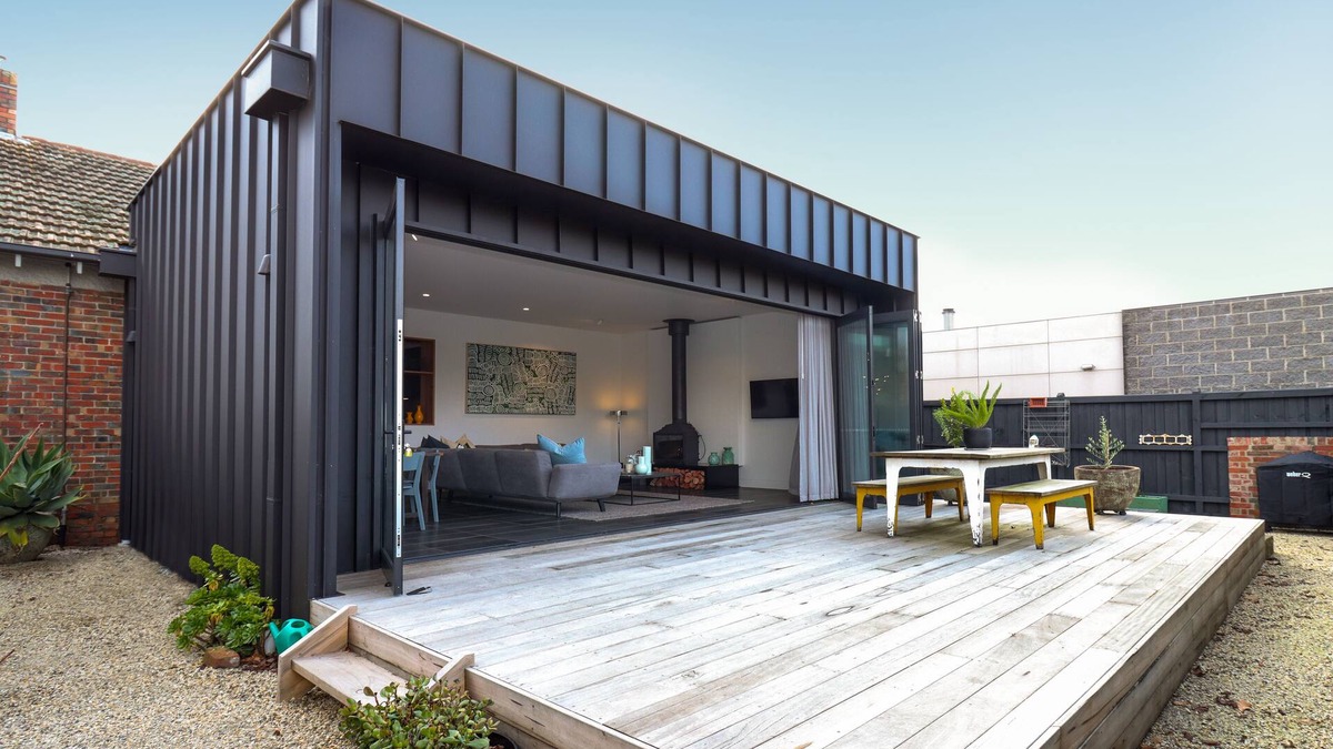 Ballarat House | 3BED| 3BATH| WOOD FIRE| AIR-CON | SLEEPS 8 | OFF STREET PARKING | PET FRIENDLY