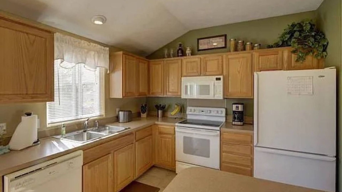 Omaha House | 3Bedrooms/2baths and finished basement! Washer&dryer included. Private yard