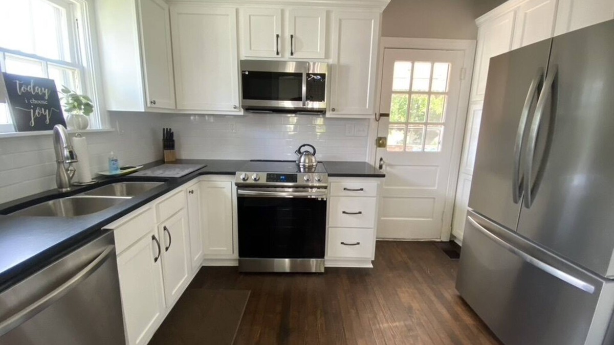 Buechel House | 3BR, 2 Bath, 30-Day - In the Heart of St. Matthews