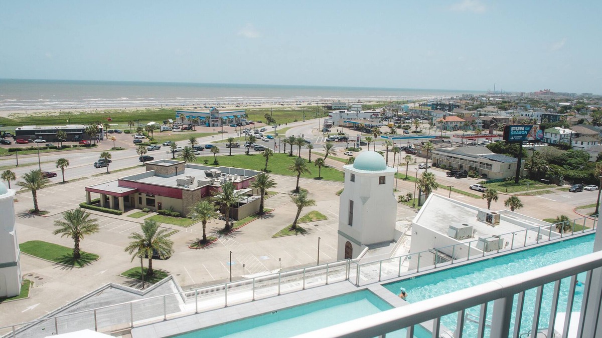 Galveston Condo | 3BR/2BA Beachfront Unit with Amazing Amenities