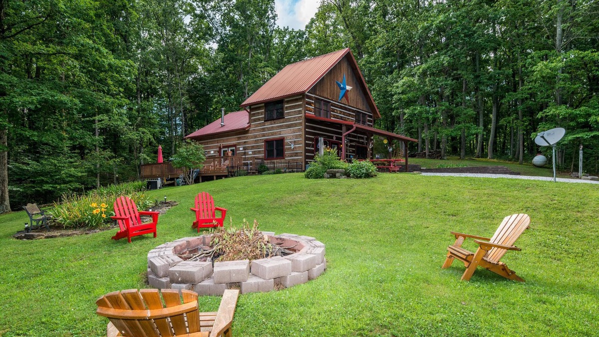 Nashville Cabin | 3BR, 2BA Log Cabin