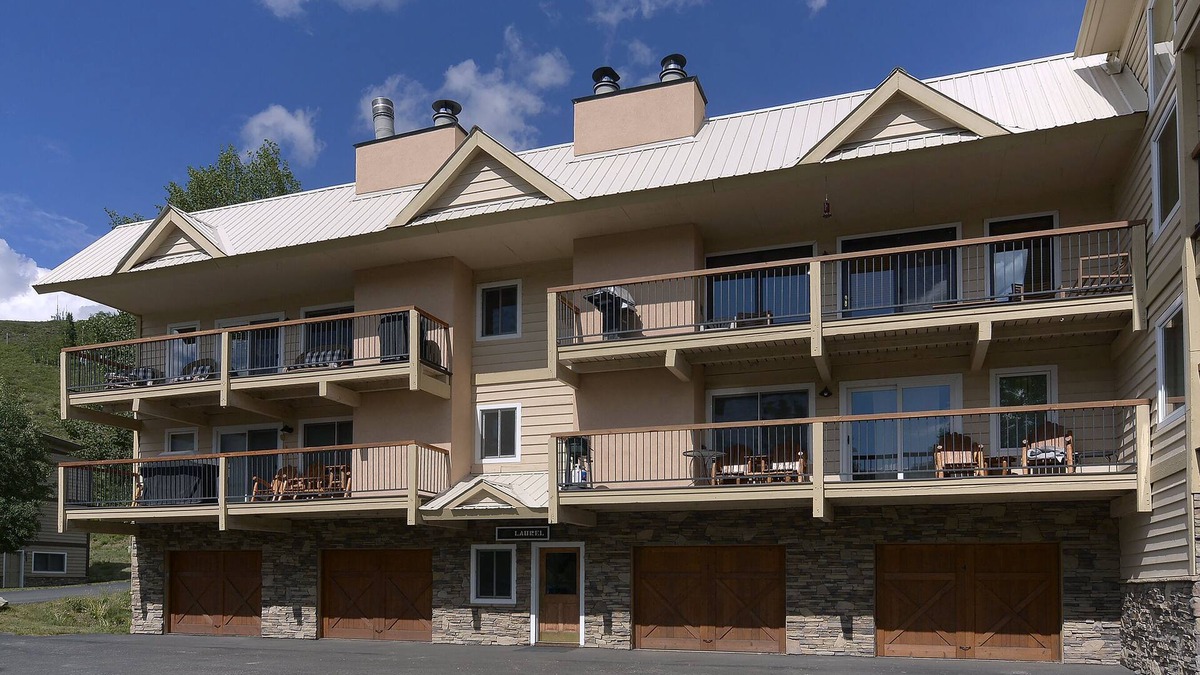 Crested Butte Condo | 3br/2Ba,Mt view,hot tub,free shuttle!nSummer is on the way!