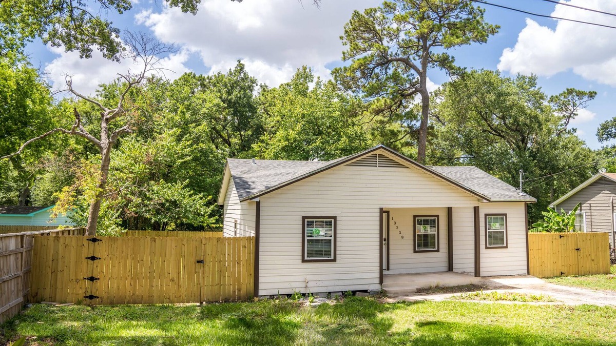 North Shore House | 3br/2bath, Hammock /Huge yard/House to yourself