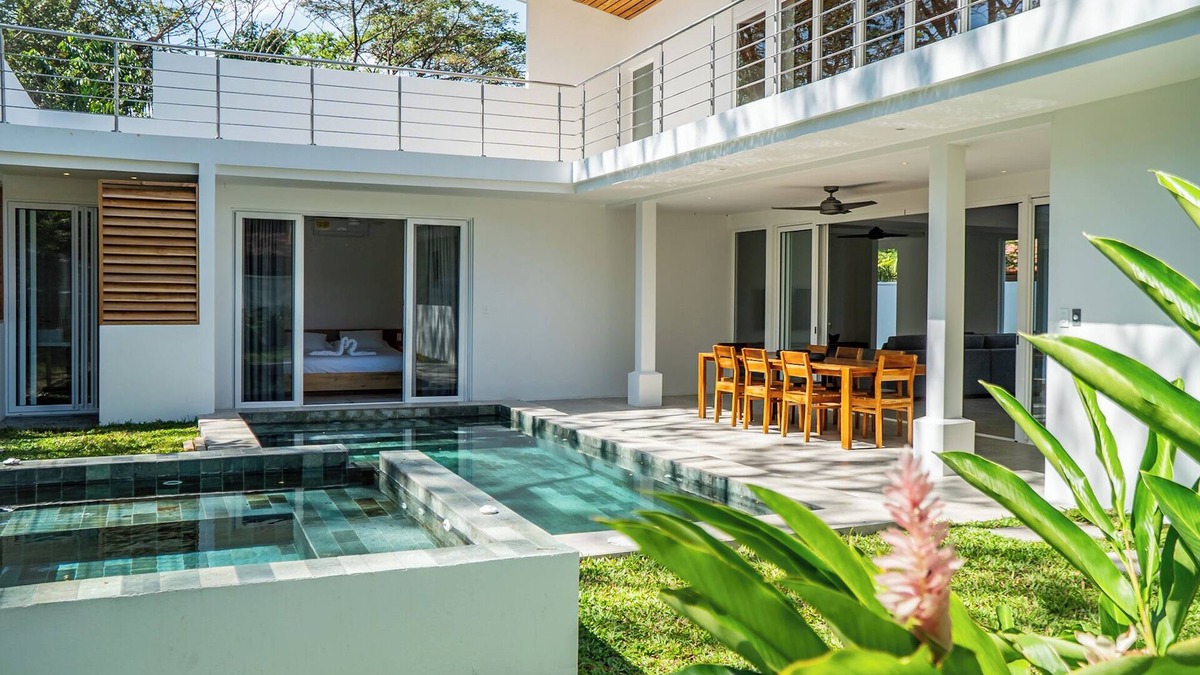 Samara House | 3BR/2Bath Spacious Villa in Town w/Pool & Jacuzzi