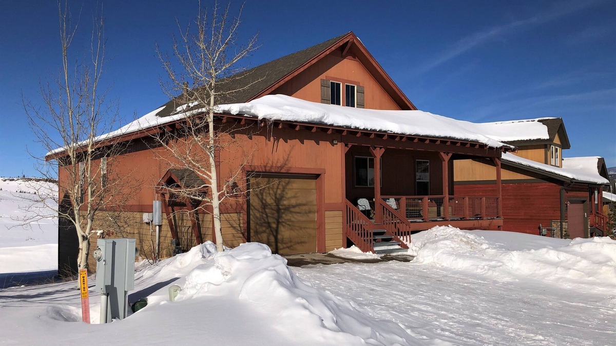 Granby House | 3br/3ba home 4 blcks 2 Granby Rnch base,wifi,xbox,foosball,2Kng bd,bunk beds F/T