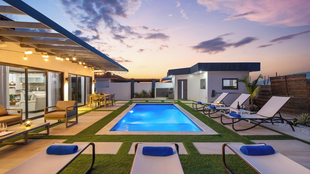 Esmeralda Villa | 3br- 3bt Modern Villa only 1 Min to Beach · Private Pool w/BBQ & Outdoor Living